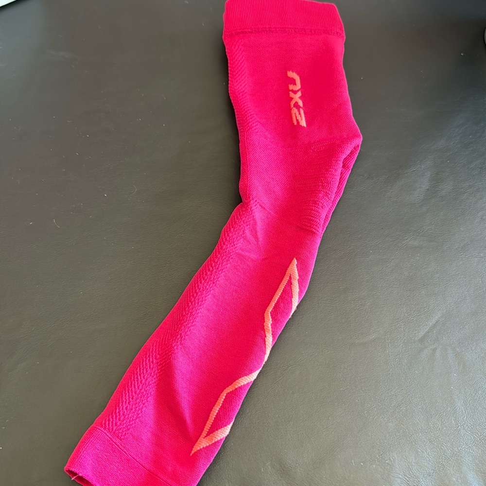 2XU compression flex arm sleeve